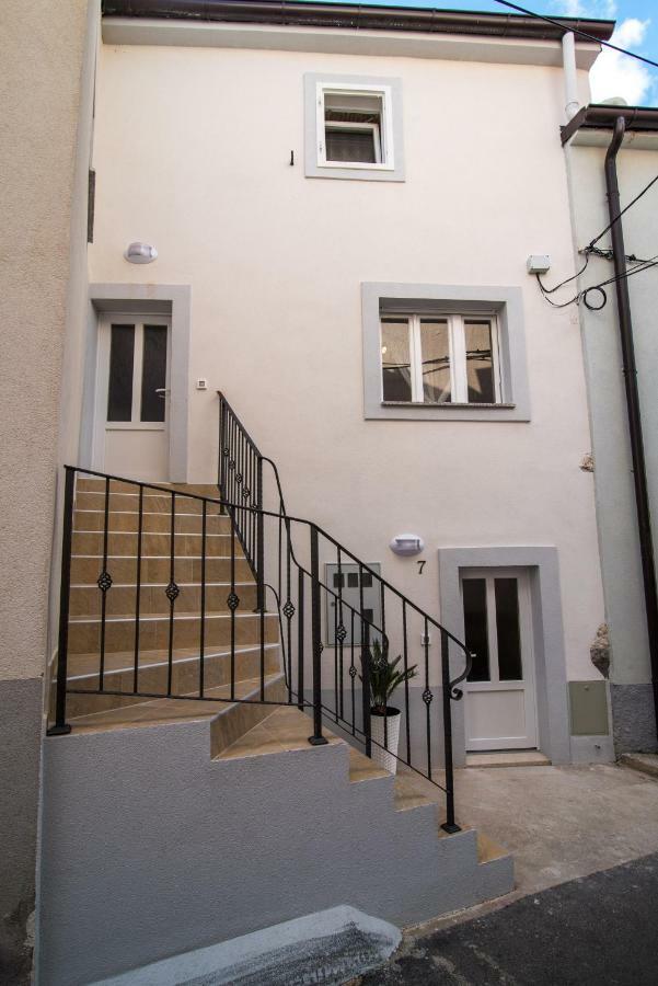 Apartments Tara Vrbnik Eksteriør billede