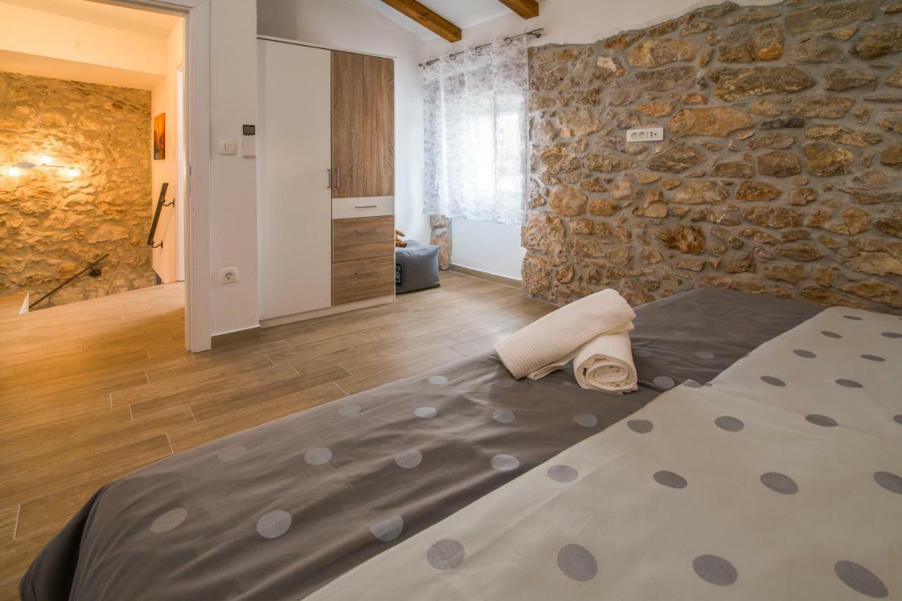 Apartments Tara Vrbnik Eksteriør billede