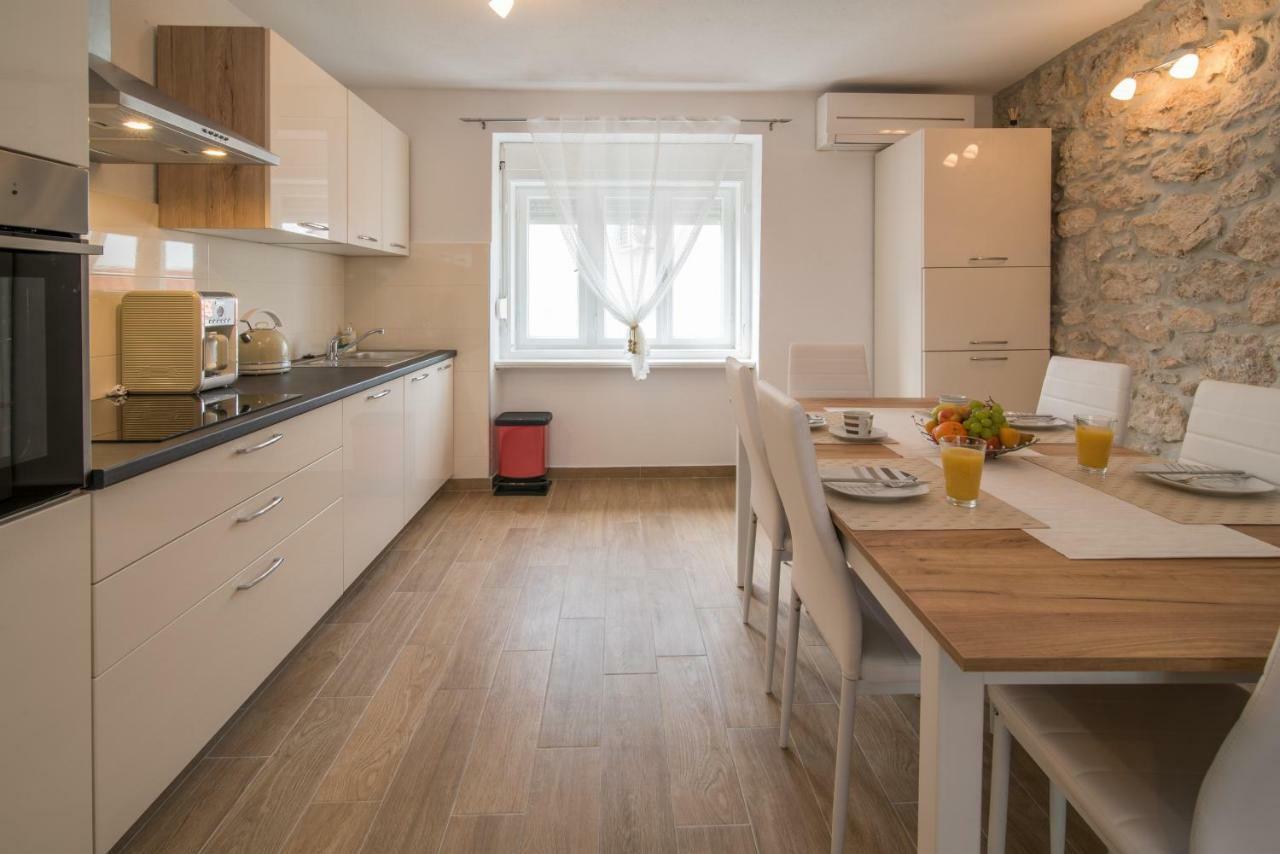 Apartments Tara Vrbnik Eksteriør billede